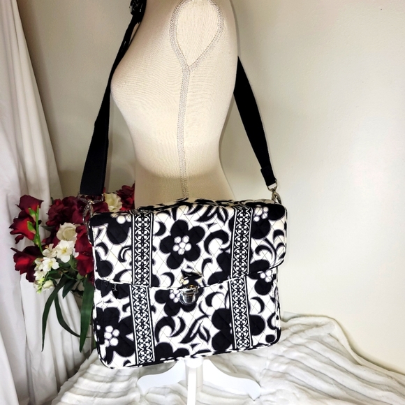 Vera Bradley Handbags - Very Bradley messenger bag